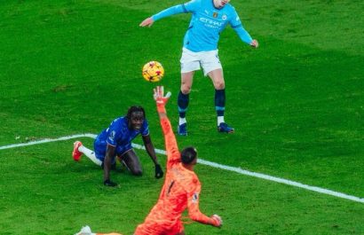 el-chelsea-del-ecuatoriano-moises-caicedo-empezo-ganando-en-su-visita-al-manchester-city-pero-termino-perdiendo-3-1
