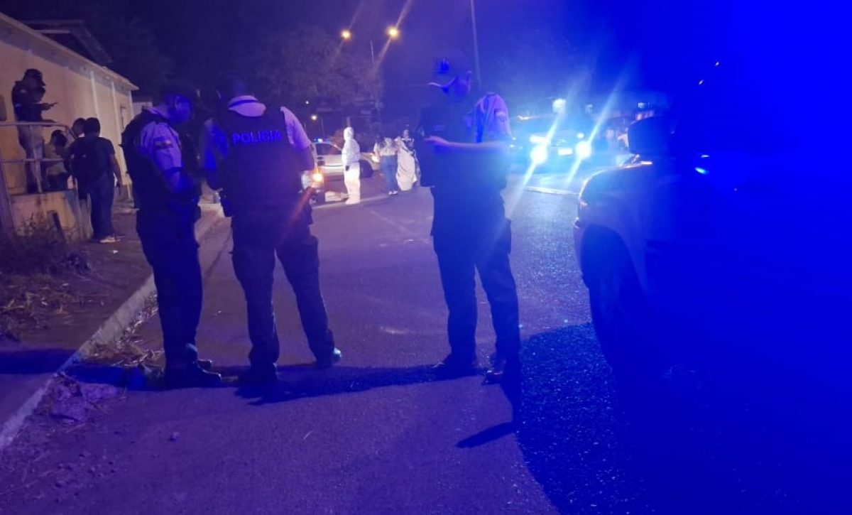 el-conductor-de-un-auto-gris-fue-asesinado-de-varios-disparos-en-el-sitio-el-limon-en-la-via-portoviejo-crucita