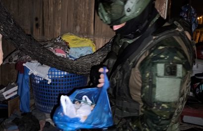 el-ejercito-ecuatoriano-realizo-allanamientos-en-portoviejo-y-hallo-explosivos-dinero-y-otros-elementos-vinculados-a-actividades-ilicitas