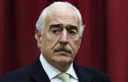 el-expresidente-colombiano-andres-pastrana-denuncia-que-esta-retenido-en-un-aeropuerto-de-angola