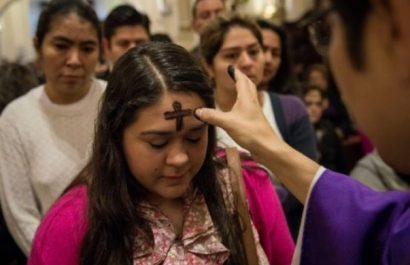 el-miercoles-de-ceniza-marca-el-inicio-de-la-cuaresma-en-la-iglesia-catolica-invitando-a-los-fieles-a-un-tiempo-de-reflexion