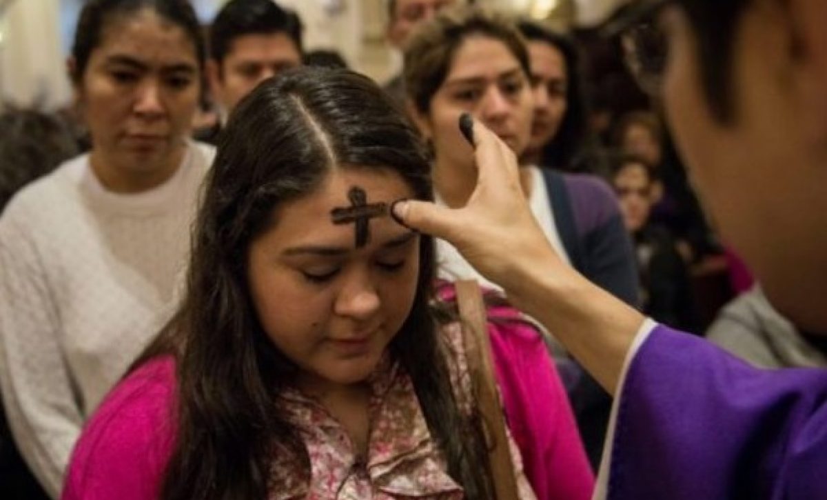 el-miercoles-de-ceniza-marca-el-inicio-de-la-cuaresma-en-la-iglesia-catolica-invitando-a-los-fieles-a-un-tiempo-de-reflexion