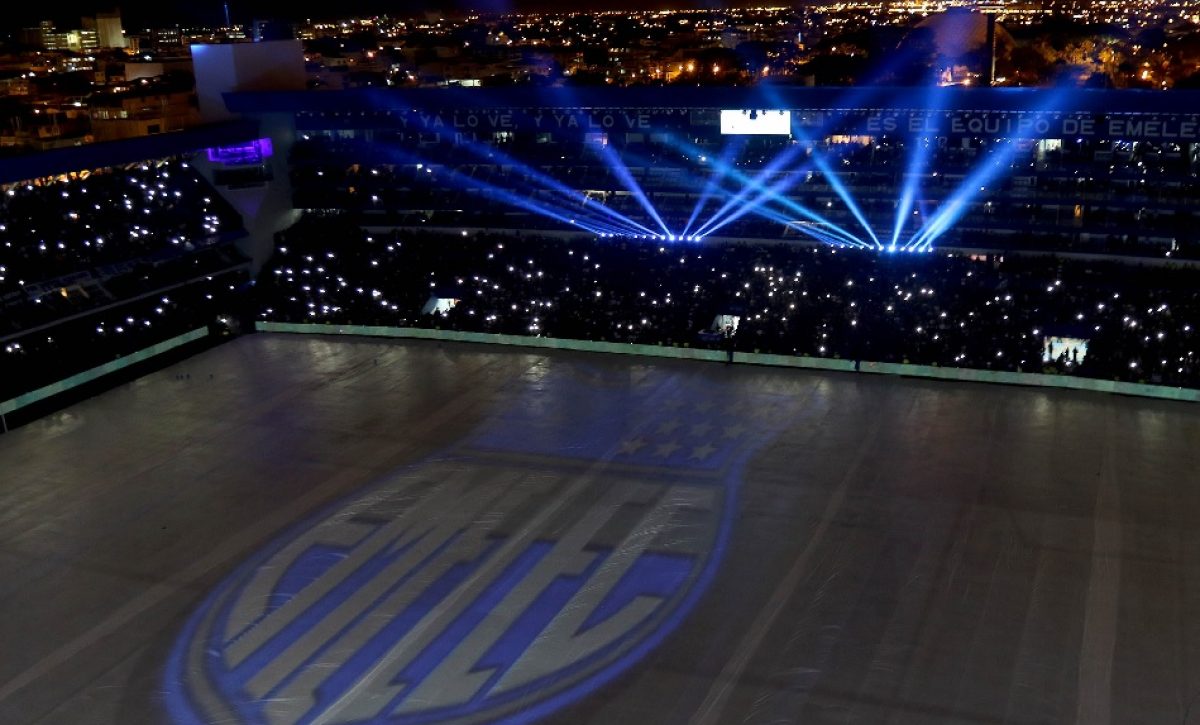el-partido-de-exhibicion-entre-emelec-y-barcelona-sera-a-las-20h00-en-el-estadio-george-capwell-de-este-martes-11-de-febrero