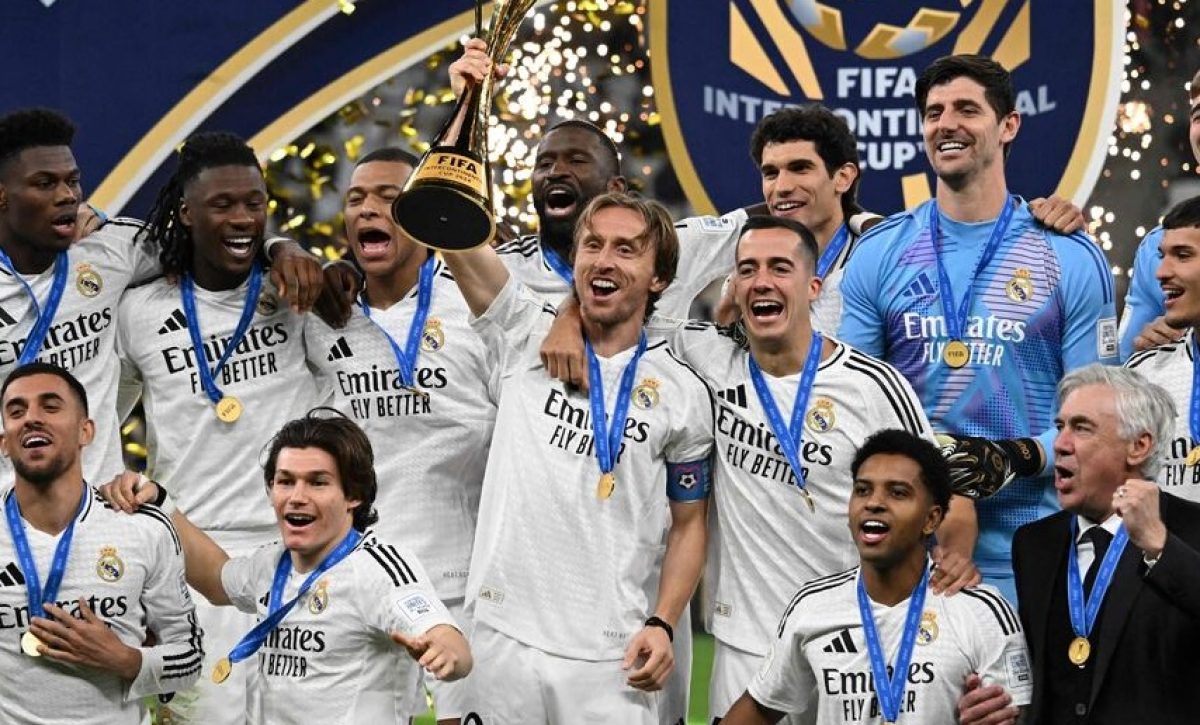 el-real-madrid-de-espana-sigue-en-la-cima-como-el-club-mas-importante-y-poderoso-del-mundo-del-futbol-y-se-vistio-nuevamente-de-campeon