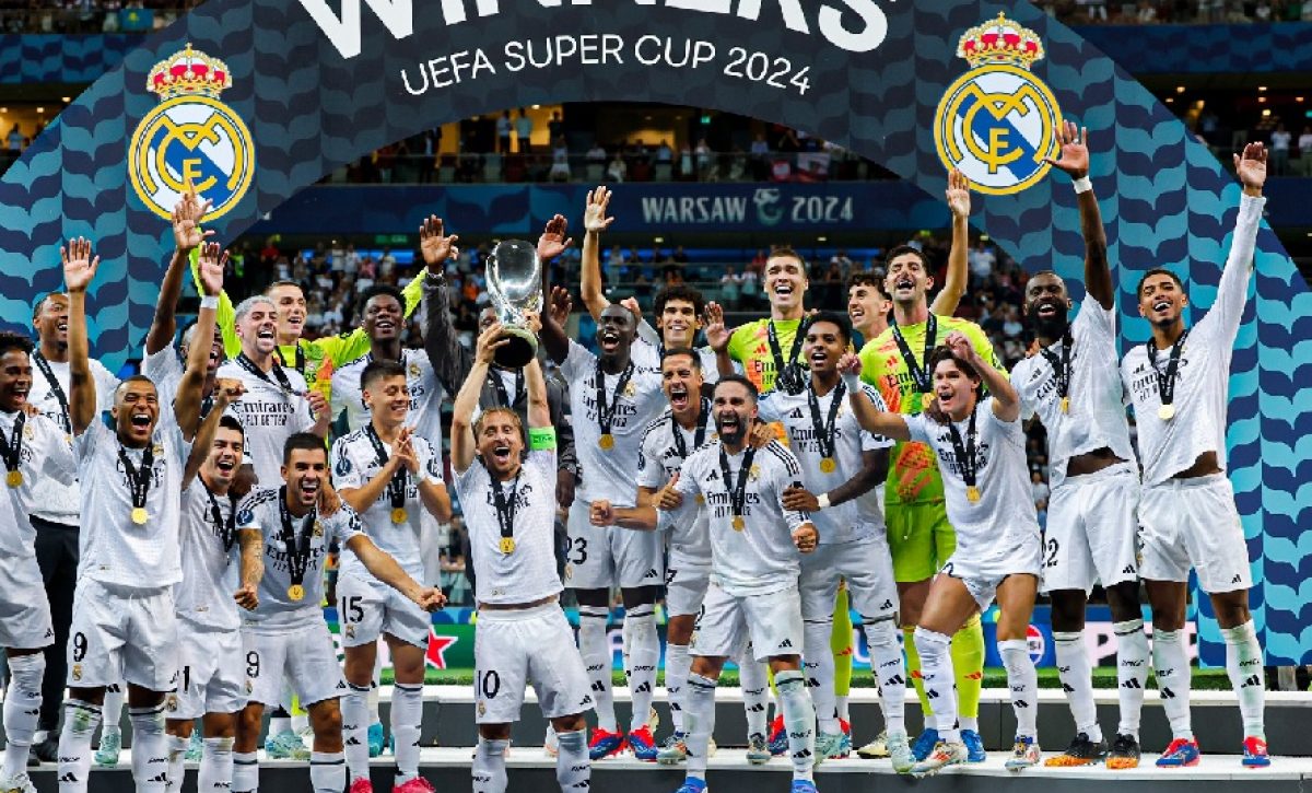 el-real-madrid-gano-un-nuevo-titulo-esta-vez-con-el-delantero-frances-kylian-mbappe-en-sus-filas-una-nuevo-titulo-para-sus-vitrinas