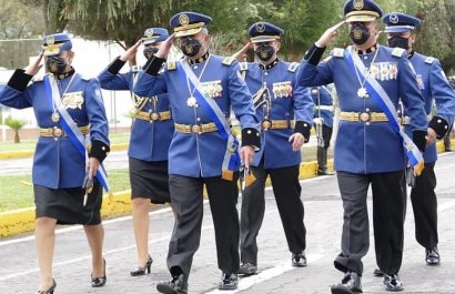 el-reciente-ministro-del-interior-john-reimberg-exigio-la-renuncia-de-once-generales-de-la-policia-nacional-del-ecuador