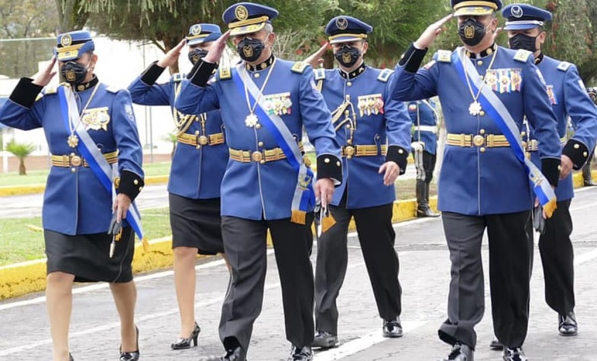 el-reciente-ministro-del-interior-john-reimberg-exigio-la-renuncia-de-once-generales-de-la-policia-nacional-del-ecuador
