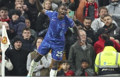 el-volante-ecuatoriano-moises-caicedo-se-convirtio-en-la-figura-del-chelsea-durante-el-partido-ante-el-manchester-united
