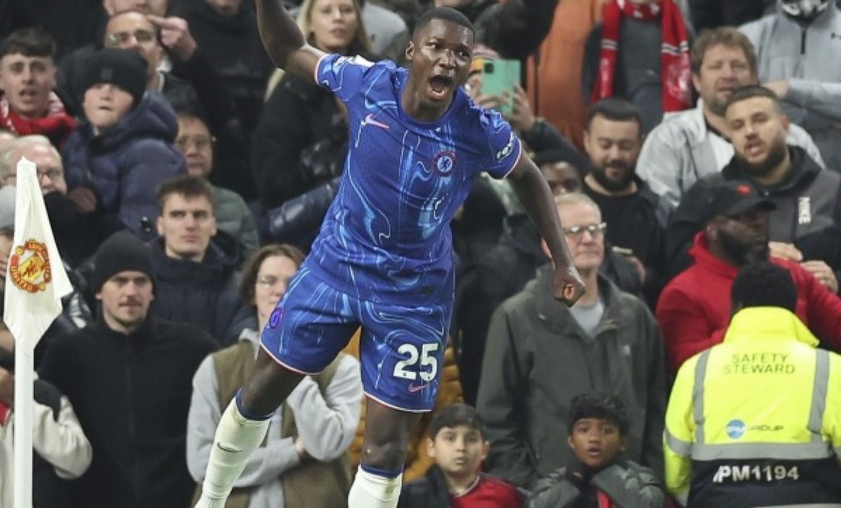 el-volante-ecuatoriano-moises-caicedo-se-convirtio-en-la-figura-del-chelsea-durante-el-partido-ante-el-manchester-united