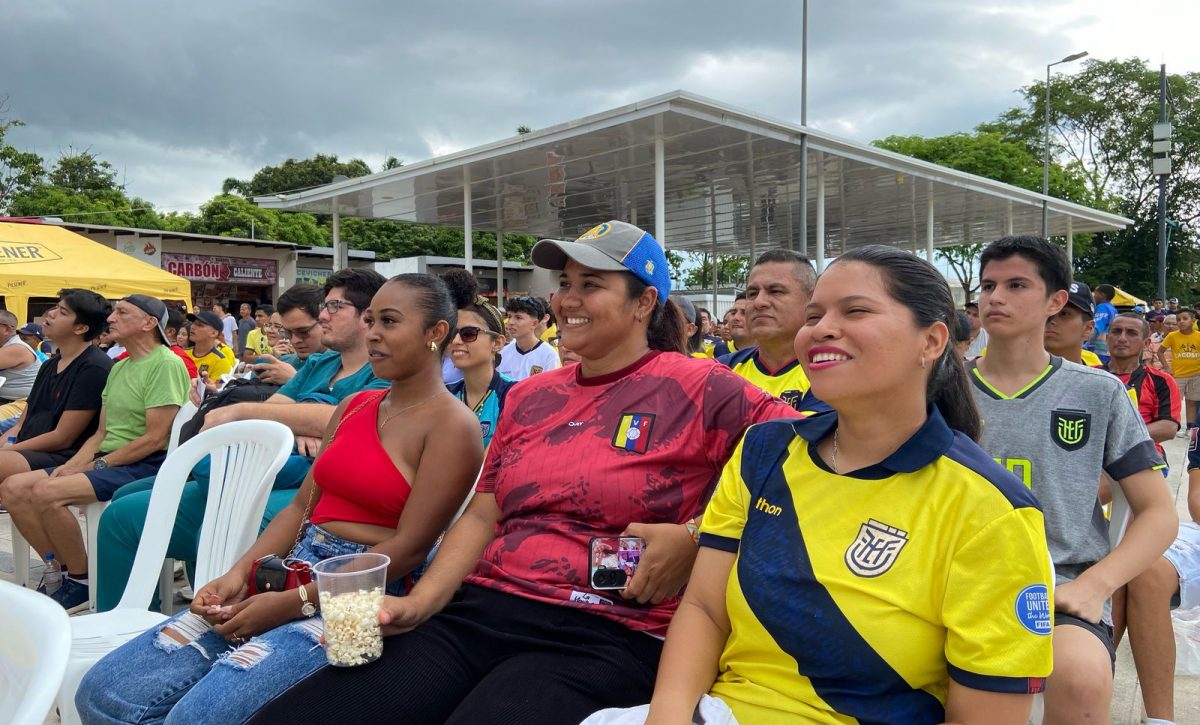 eliminatorias-cientos-de-aficionados-vibran-en-portoviejo-con-el-ecuador-vs-venezuela