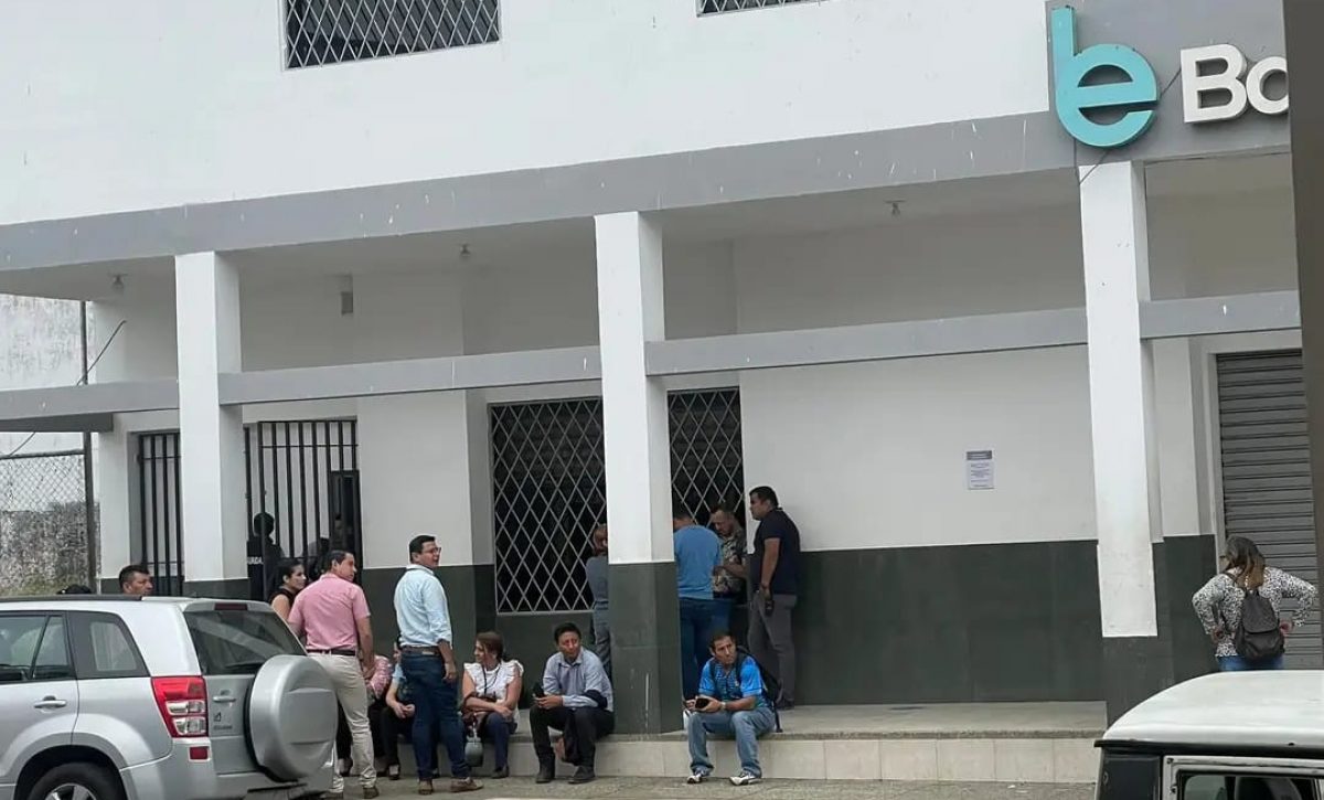 en-calceta-provincia-de-manabi-la-agencia-del-banco-estatal-banecuador-sufrio-una-irrupcion-por-parte-de-delincuentes