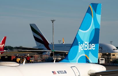 en-el-aeropuerto-de-los-angeles-en-estados-unidos-se-encontraron-dos-cadaveres-en-el-tren-de-aterrizaje-de-un-avion