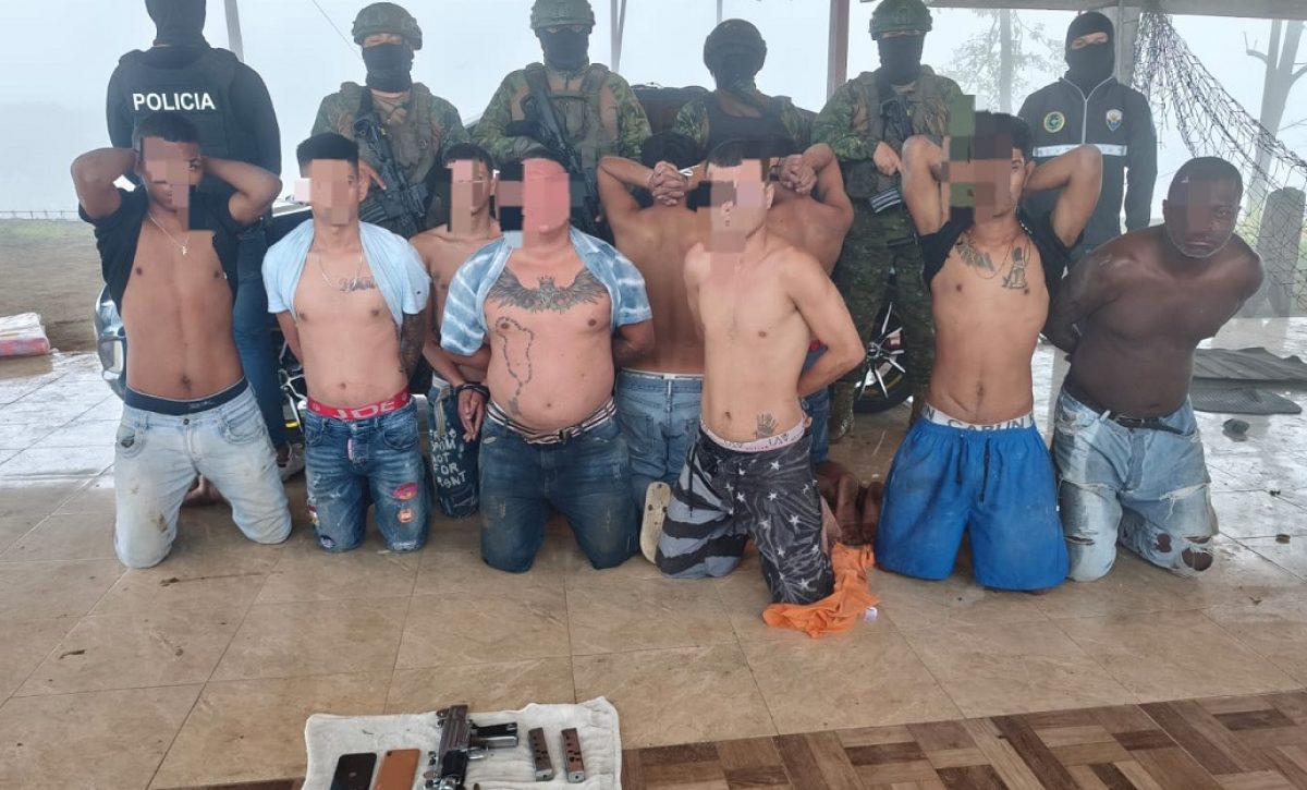 en-el-canton-olmedo-provincia-de-manabi-se-realizo-un-operativo-por-miembros-de-las-fuerzas-armadas-que-dejo-un-total-de-nueve-detenidos