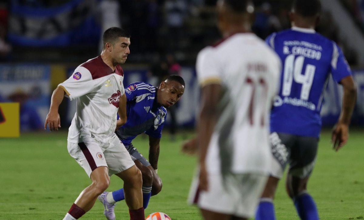 FBL LIGAPRO ECUABET VINO TINTO VS EMELEC