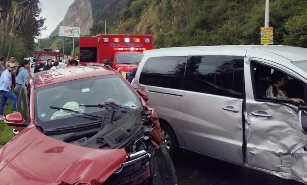 en-la-via-quito-papallacta-se-registro-un-accidente-de-transito-que-dejo-dos-personas-fallecidas-y-ocho-heridas-una-de-gravedad