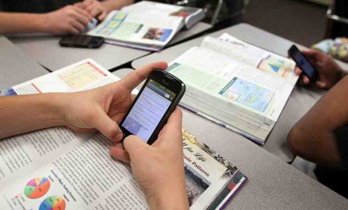 equipos-electronicos-especialmente-los-celulares-quedarian-prohibidos-en-las-escuelas-y-colegios-de-todo-el-ecuador