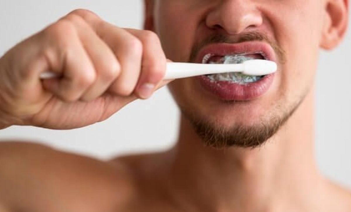 es-malo-cepillarse-mucho-los-dientes-e1742417104985