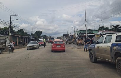 esta-hablitado-el-paso-vehicular-en-la-via-portoviejo-santa-ana