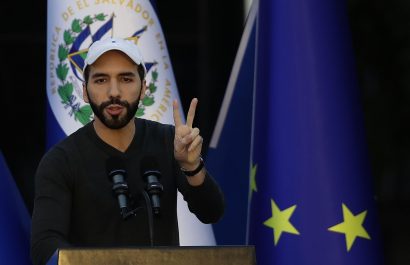Trasladan otros 2.000 pandilleros a una nueva cárcel de El Salvador, según Bukele