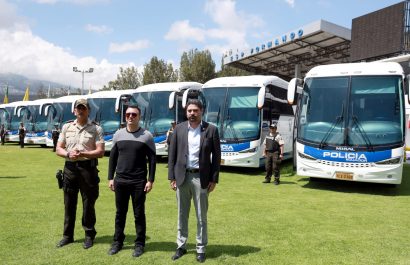 gobierno-nacional-entrego-20-buses-al-eje-preventivo-de-la-policia-nacional