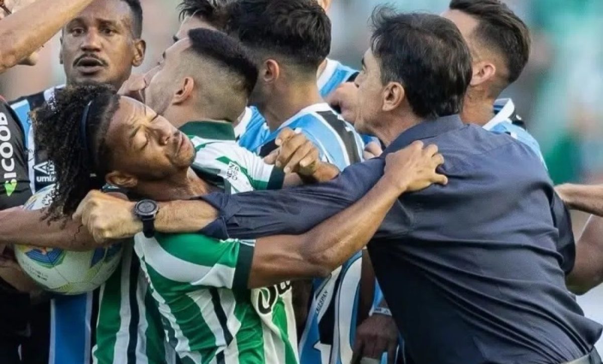 gustavo-quinteros-actual-director-tecnico-de-gremio-se-vio-envuelto-en-un-incidente-violento-en-el-futbol-brasileno