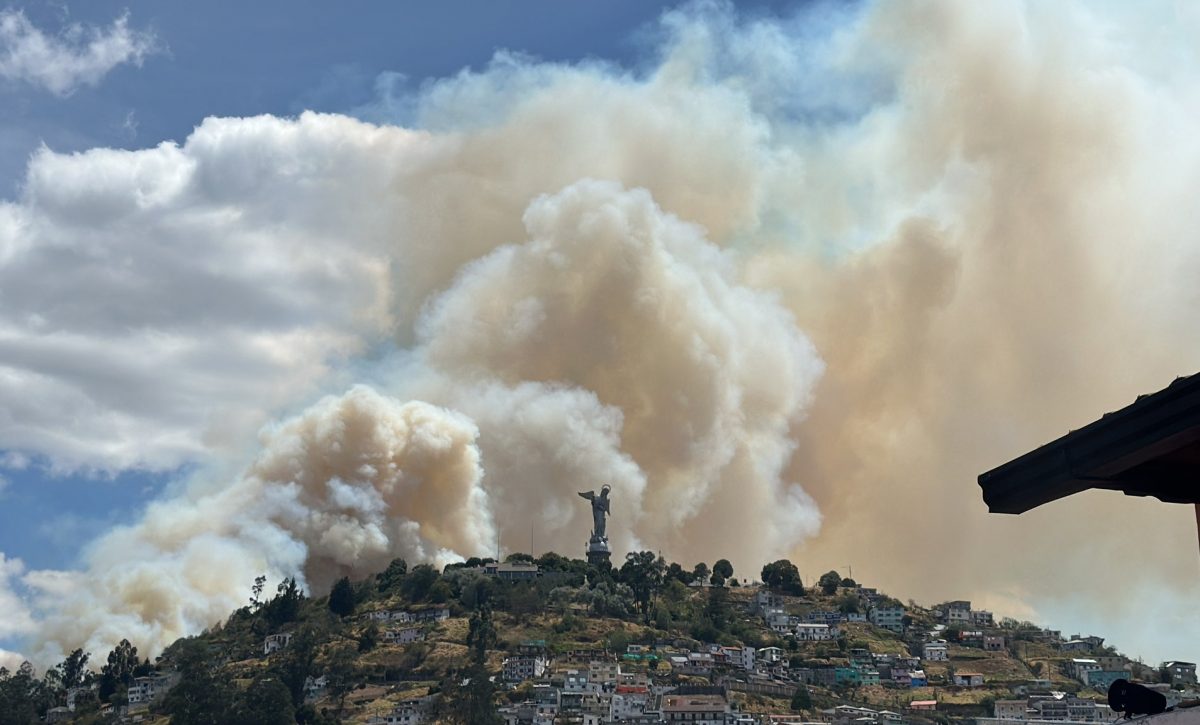incendio-forestal-en-el-panecillo-centro-de-quito