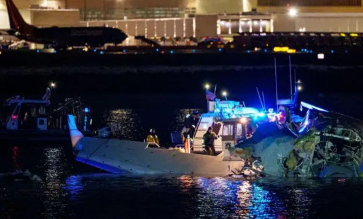 internacional-un-avion-con-mas-de-60-pasajeros-y-un-helicoptero-chocan-en-washington