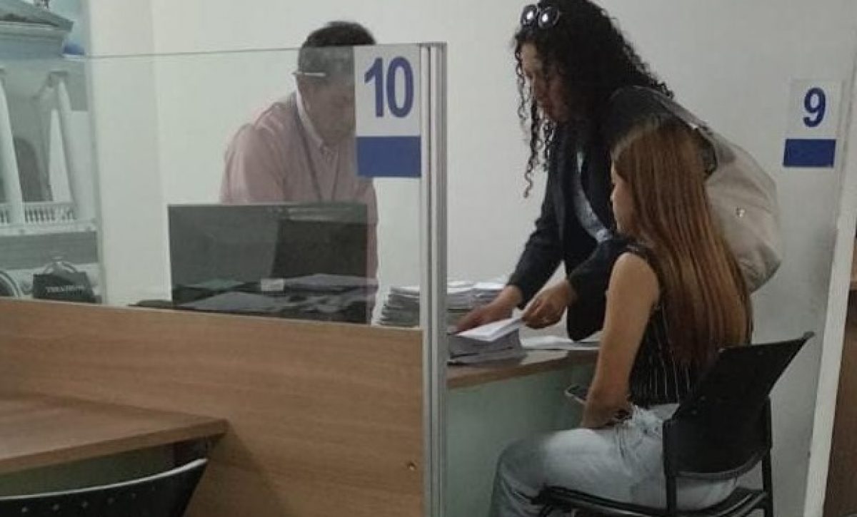 jenny-arequipa-integrante-del-colectivo-resiliencia-presento-una-accion-de-proteccion-contra-el-consejo-nacional-electoral-cne-copia