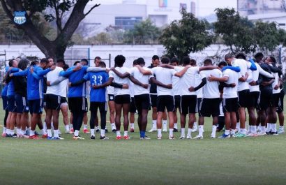 jugadores-de-emelec-entrenaran-y-jugaran-ante-macara-a-pesar-de-estar-impagos