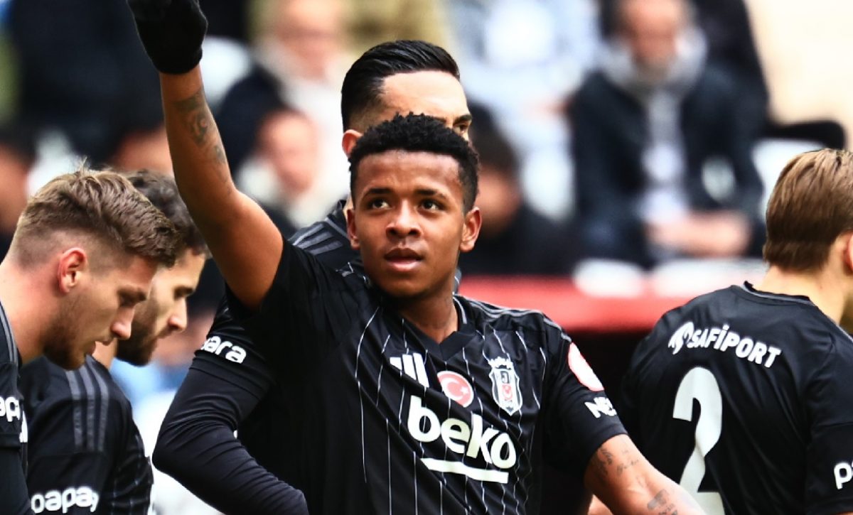 keny-arroyo-joven-delantero-ecuatoriano-anoto-su-primer-gol-con-el-besiktas-en-un-importante-partido-de-copa-ante-el-antalyaspor