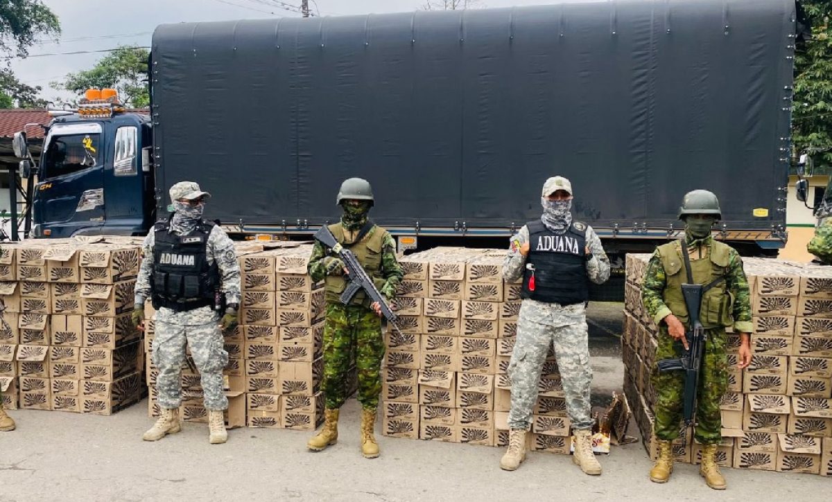la-aduana-del-ecuador-incauto-mas-de-mil-cajas-de-cerveza-durante-un-operativo-realizado-en-santo-domingo-de-los-tsachilas
