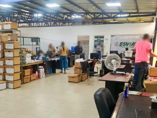 la-fiscalia-general-del-estado-fge-realizo-un-allanamiento-en-las-oficinas-de-la-empresa-de-transito-de-esmeraldas-esvial