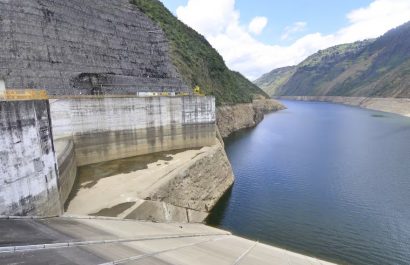 la-hidroelectrica-mazar-salio-de-operaciones-este-jueves-10-de-octubre-del-2024-lo-que-agudiza-la-crisis-energetica-en-ecuador