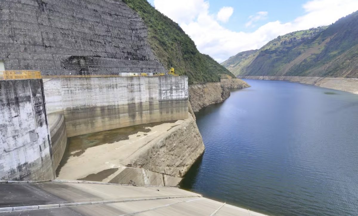 la-hidroelectrica-mazar-salio-de-operaciones-este-jueves-10-de-octubre-del-2024-lo-que-agudiza-la-crisis-energetica-en-ecuador
