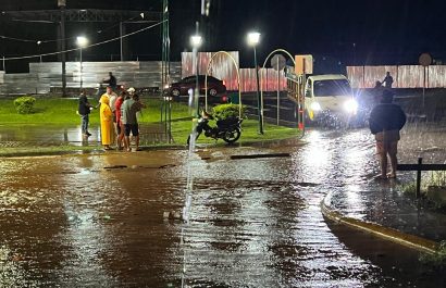 la-parroquia-abdon-calderon-de-portoviejo-ha-sufrido-varias-inundaciones-desde-la-madrugada-de-este-lunes-24-de-febrero-del-2025-1