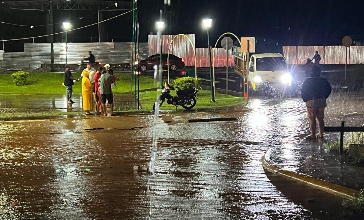 la-parroquia-abdon-calderon-de-portoviejo-ha-sufrido-varias-inundaciones-desde-la-madrugada-de-este-lunes-24-de-febrero-del-2025-1