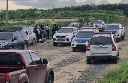 la-persecucion-policial-termino-en-un-sector-alejado-de-manta-donde-habian-varias-covachas-de-madera-y-latones