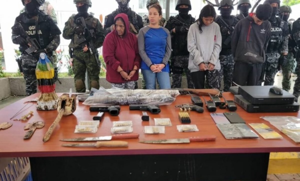 la-policia-nacional-y-las-fuerzas-armadas-realizaron-un-operativo-en-posorja-y-playas-ambas-parroquias-de-la-provincia-del-guayas