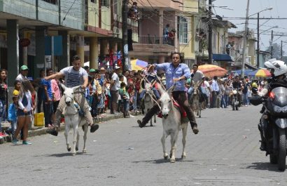 la-tradicional-carrera-de-burros-que-se-desarrolla-en-santo-domingo-de-los-tsachilas-presenta-varios-cambios-este-ano
