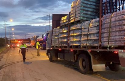 las-dos-principales-carreteras-que-unen-los-cantones-chone-y-portoviejo-en-la-provincia-de-manabi-estan-cerradas-al-transito-vehicular