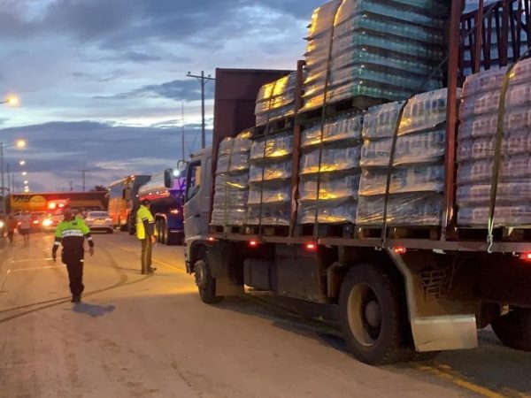 las-dos-principales-carreteras-que-unen-los-cantones-chone-y-portoviejo-en-la-provincia-de-manabi-estan-cerradas-al-transito-vehicular