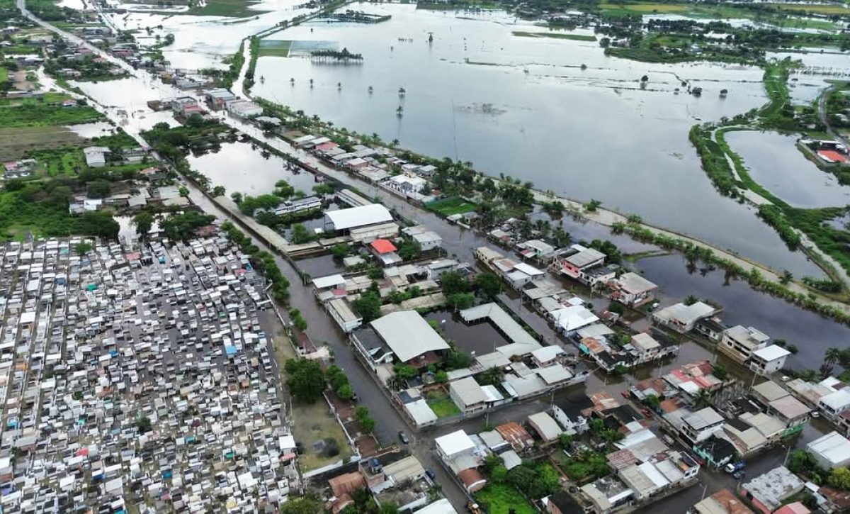 las-inundaciones-en-la-parroquia-charapoto-causadas-por-la-creciente-del-rio-portoviejo-han-afectado-a-unas-400-familias
