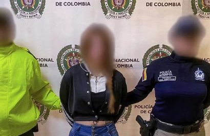 leidi-tatiana-restrepo-expareja-de-junior-roldan-alias-junior-cayo-en-manos-de-las-autoridades-de-colombia-en-la-ciudad-de-medellin