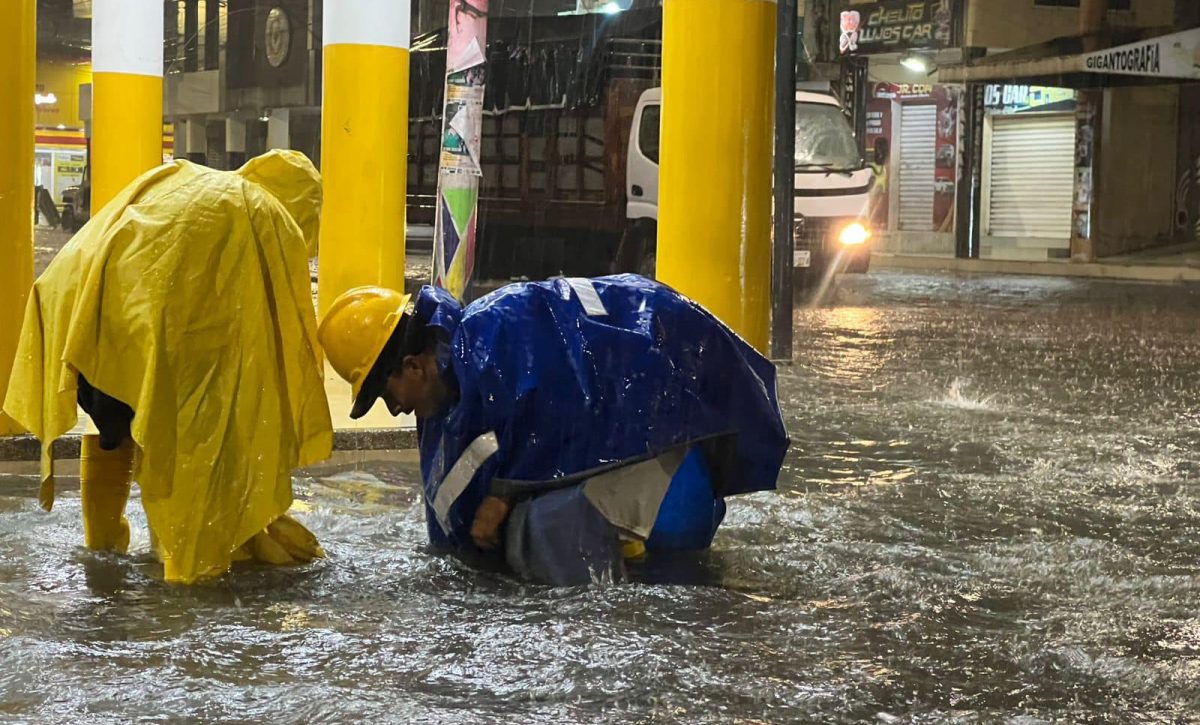 lluvias-en-al-menos-seis-cantones-de-manabi-en-chone-hay-agua-acumulada-en-calles
