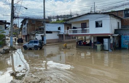los-barrios-afectados-por-el-desborde-de-dos-rios-en-manta-no-tienen-agua-para-cubrir-sus-mas-principales-necesidades