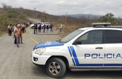 los-tres-cadaveres-hallados-en-estado-de-descomposicion-en-la-via-manta-rocafuerte-han-sido-identificados