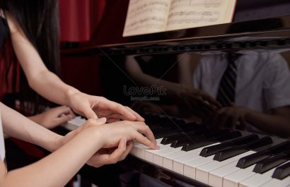 lovepik-music-teacher-teaches-children-to-play-piano-close-picture_501783743