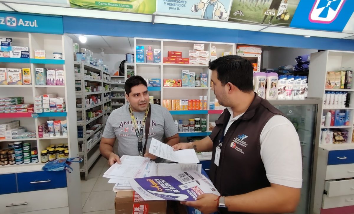 manabi-arcsa-capacita-a-900-empleados-de-farmacias-sobre-medicamentos-falsificados-1