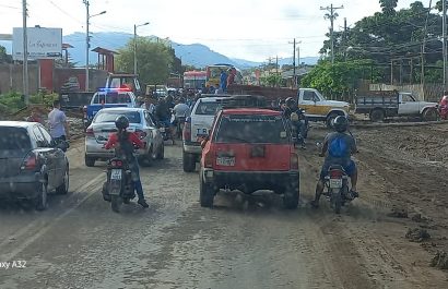 manabi-bloqueo-via-portoviejo-santa-ana-protesta-ciudadanos