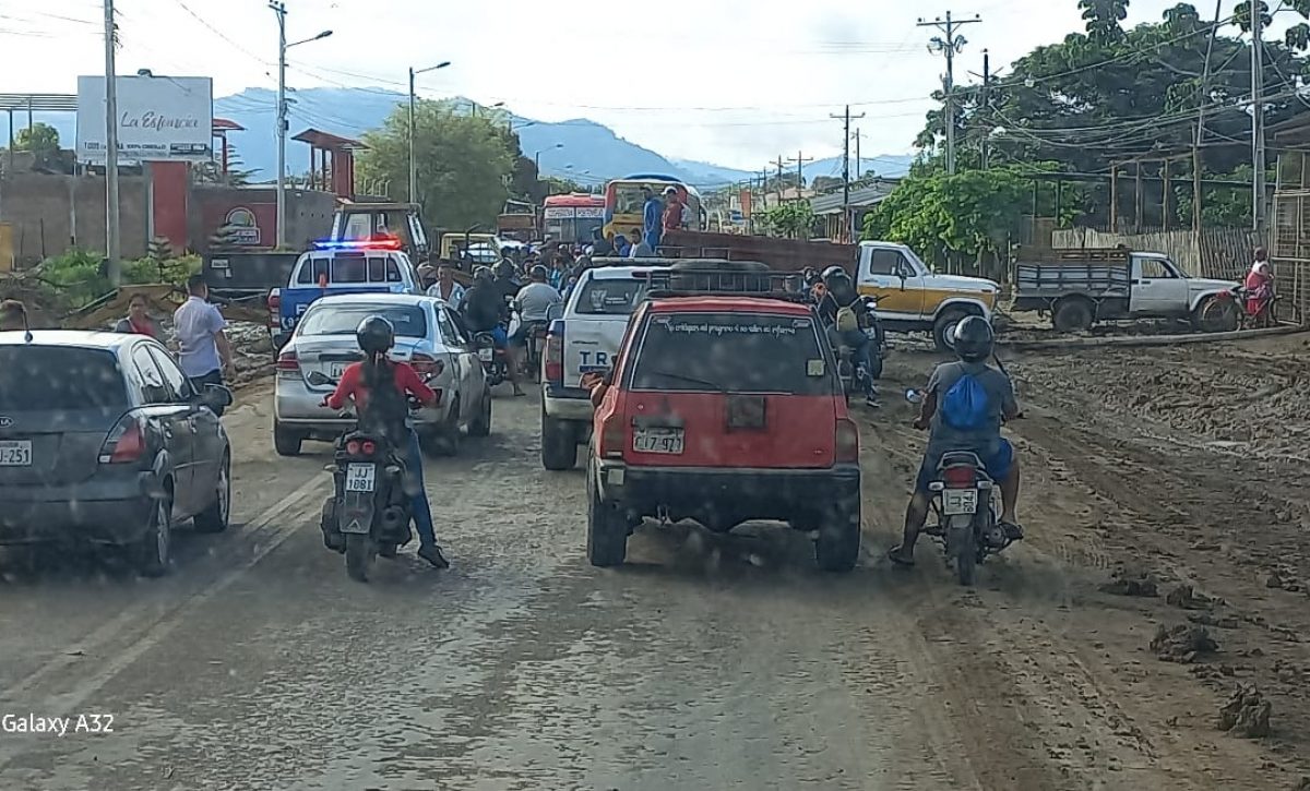manabi-bloqueo-via-portoviejo-santa-ana-protesta-ciudadanos